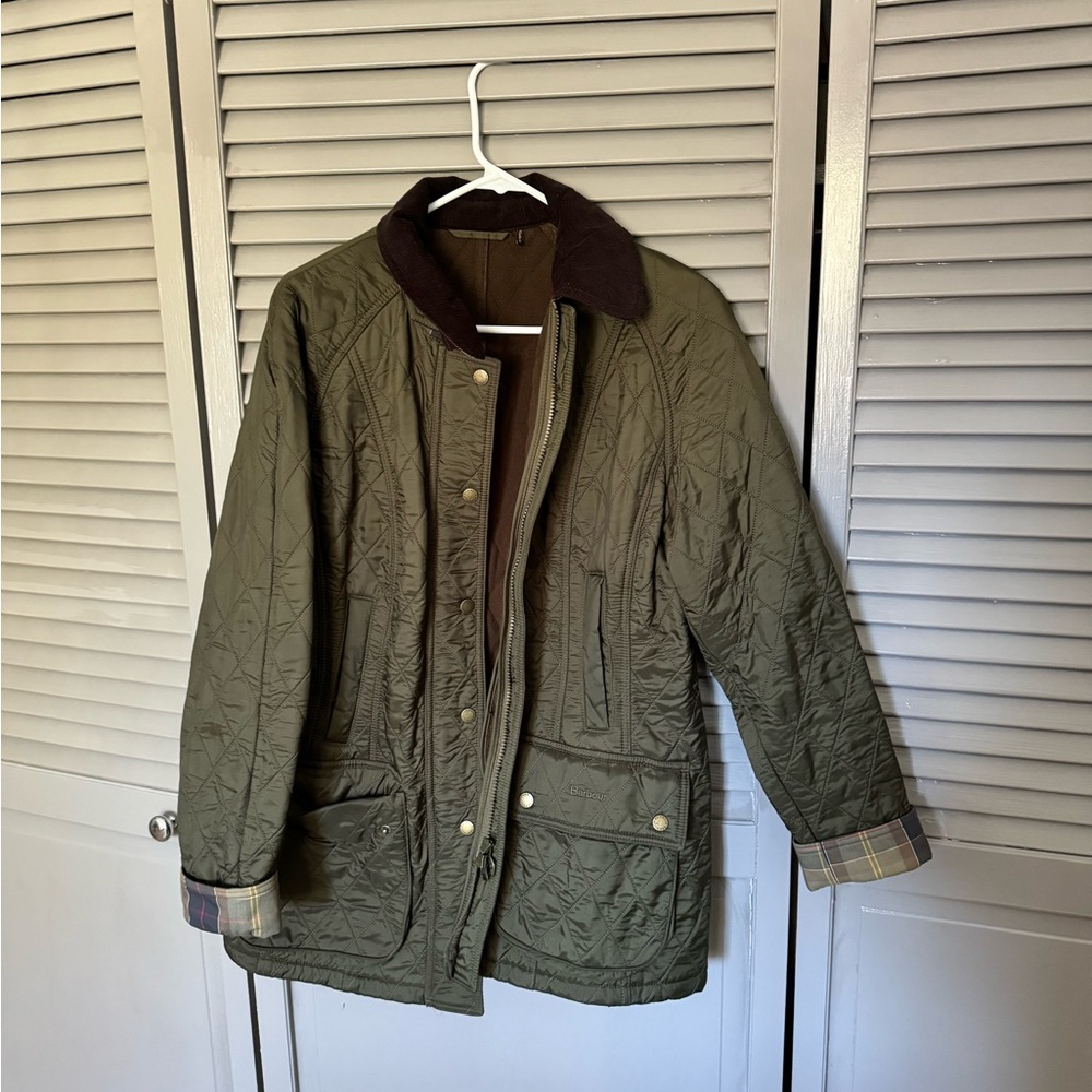 Women’s Barbour Jacket- Size 12, fits more like a 8/10. In GREAT condition.